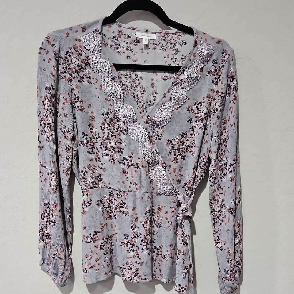 EUC Maurices Gray Floral Lace Wrap Blouse